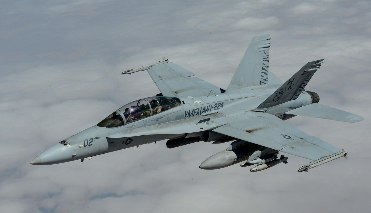 以軍稱(chēng)在德黑蘭一機(jī)場(chǎng)摧毀兩架伊朗F-14戰(zhàn)機(jī)