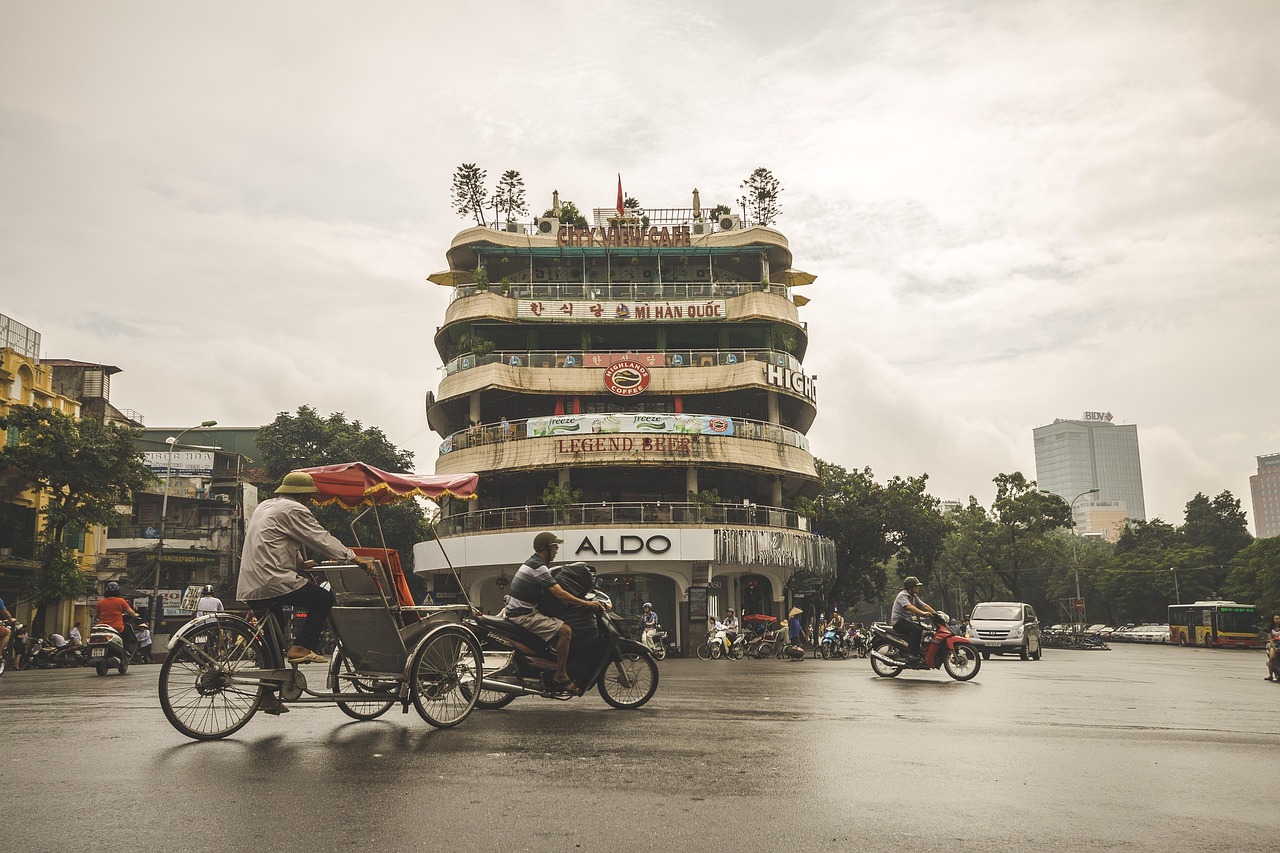 越南下龍灣發(fā)生游船傾覆事故，已致18人遇難
